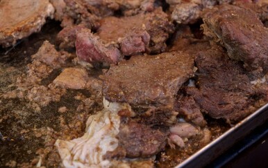 Ostavili ste meso preko noći izvan hladnjaka? Evo što se može dogoditi