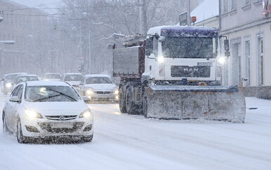 FOTO Snijeg izazvao prometne probleme u Zagrebu, Sljeme dostupno samo žičarom