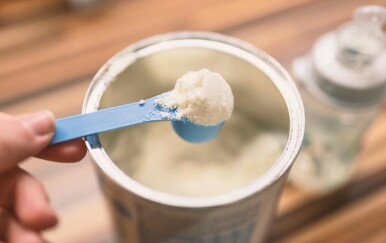 Cereulid: Nevidljivi toksin zbog kojeg se povlači hrana za dojenčad – evo što roditelji moraju znati!