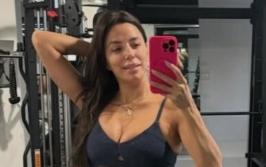 Eva Longoria objavila fotografiju iz teretane u pripijenom sportskom kompletu