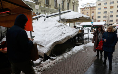 FOTO Nezgoda u središtu Zagreba: Tenda u kafiću urušila se pod težinom snijega