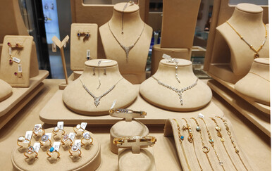 Kako se piše: zlatarna ili zlatarnica