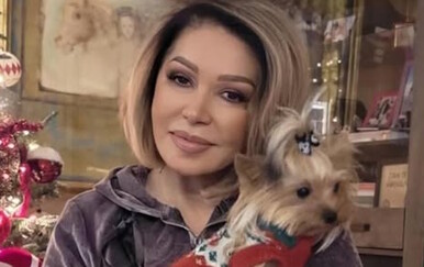 Neda Ukraden proslavila Božić s unucima