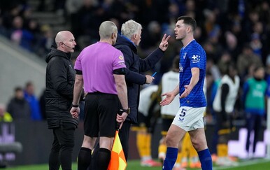 VIDEO Michael Keane zaradio crveni karton zbog čupanja kose u remiju s Wolvesima