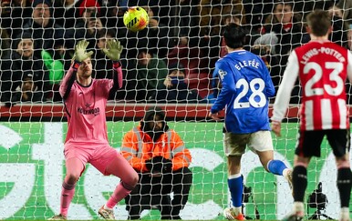 VIDEO Igrač Sunderlanda pokušao panenku i propisno se osramotio