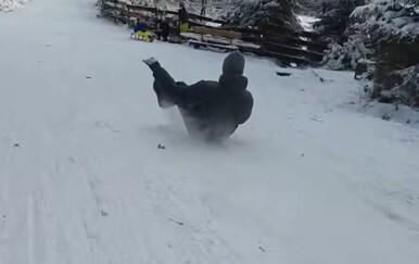 "Što je lijepo biti dijete!": Snimio spust sanjkama i mnoge vratio u djetinjstvo