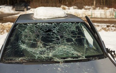 Užas kod Čazme: Komad leda pao s kombija i pogodio drugog vozača u glavu