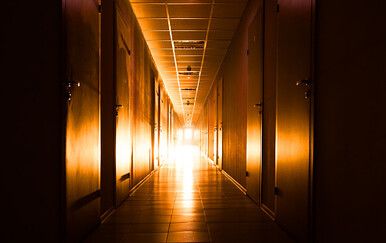 U bečkom hotelu pronađena mrtva 16-godišnjakinja: "Drogom mame djevojke i seksualno ih zlostavljaju"