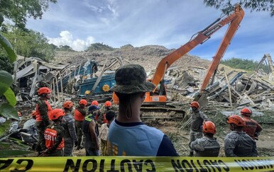 Urušavanje odlagališta otpada: Deseci zatrpani, potraga otežana otrovnim zrakom