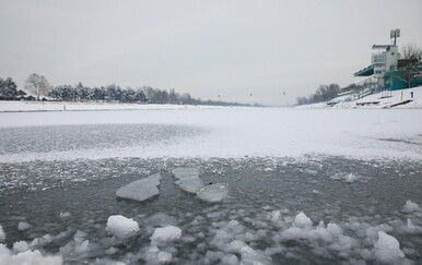 Pogledajte kako izgleda zimska idila na zaleđenom jezeru