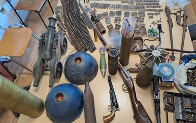 Solinska policija kod maloljetnika pronašla oružje, streljivo i pirotehniku