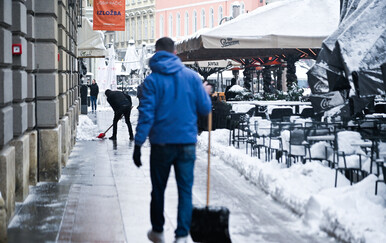 Zbog niskih temperatura moguć ledeni sloj na cestama i pločnicima, Grad poziva na oprez