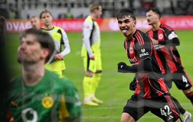Ludnica u Frankfurtu: Eintracht šokirao Kovačev Dortmund