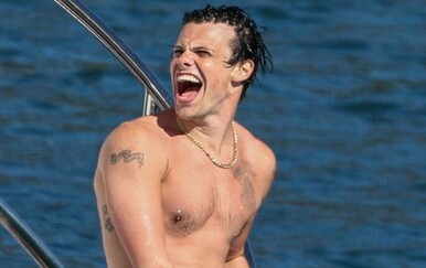 Yungblud snimljen potpuno gol na jahti