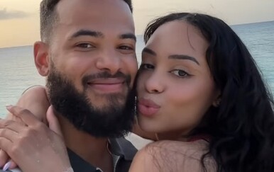 Rastaje se TikTok par Kristy Sarah i Desmond Scott