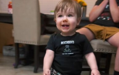 Mališan oduševio prvim koracima, snimka je apsolutni hit