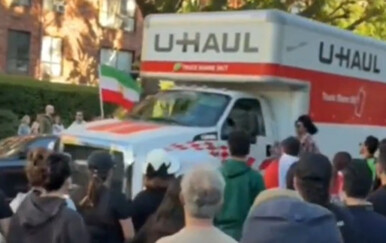 VIDEO Kamion se zabio u gomilu prosvjednika: Ljudi okružili vozača i počeli ga tući