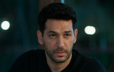 Tajne prošlosti: Prisluškuje ih i ne sviđa joj se što čuje