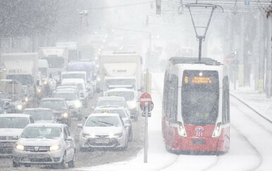 FOTO Ledeni kaos u Beču: Deseci ozlijeđenih, uvjeti ekstremni