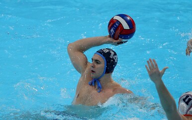 Srbi poludjeli kada su vidjeli čiju su im zastavu stavili umjesto njihove usred Beograda