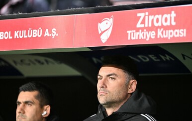 VIDEO Turska legenda izgubila živce na susretu protiv Petkovića i društva: Napala suce i vlastitog pomoćnika!