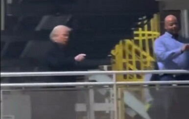 VIDEO Trump izgubio živce, kamere sve snimile: Pokazivao srednji prst i vikao "je*i se"