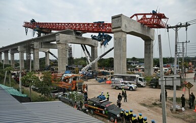 Najmanje 32 poginulih nakon pada dizalice na vlak na sjeveroistoku Tajlanda