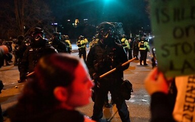 Trump prijeti raspoređivanjem vojske zbog prosvjeda protiv agenata ICE-a