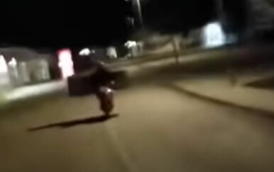 Bizarna scena iz Dalmacije nasmijala društvene mreže! Pogledajte što prevozi na skuteru