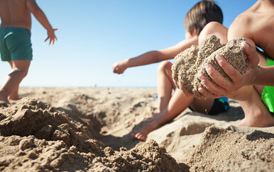 Dvojicu dječaka na igralištu u Floridi zatrpao pijesak