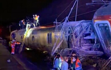 Najmanje 21 osoba poginula, 30 teško ozlijeđenih u željezničkoj nesreći u Španjolskoj