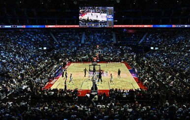 NBA stigla u Europu: Prosvjednik ometao izvođenje himne i poslao poruku Trumpu