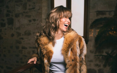 Ana Gruica Uglešić u bundi, salonkama i trapericama