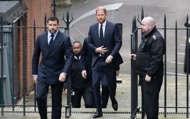 Princ Harry stigao na davanje iskaza u suđenju