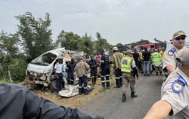 Najmanje 13 djece poginulo je u sudaru školskog autobusa i kamiona u Južnoj Africi