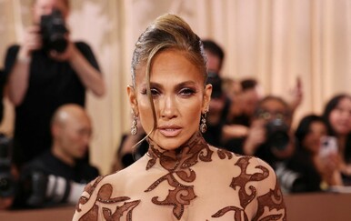 Pitate se kako Jennifer Lopez izgleda bez trunke šminke? Ovo je njezino lice u 57. godini!