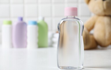 Baby ulje nije samo za bebe: Dobro će vam doći i u ovih 15 neočekivanih situacija