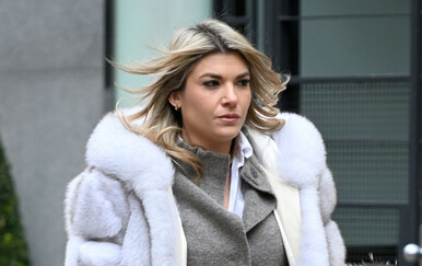 Ulična moda Zagreb u bundi i minici