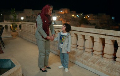 Daleki grad: Odlučila je unuku reći ono što svi skrivaju od njega – Njegov otac je ipak živ!