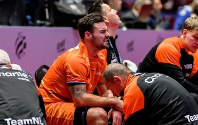 Dani Baijens se ozlijedio u 15. minuti utakmice Hrvatska - Nizozemska