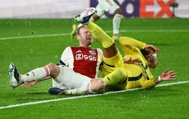 Sudac dvaput prekidao utakmicu Lige prvaka: Liječnici morali reagirati