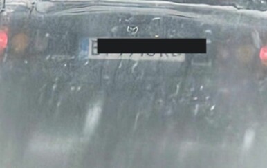 Snijeg i teški uvjeti nisu spriječili ovog vozača, a nasmijao je i društvene mreže