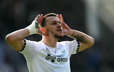 Milutin Osmajić glavom udario protivnika na utakmici Preston - Hull