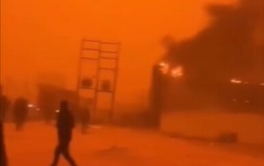 VIDEO Nadrealni prozori: Gradove prekrila narančasta sumaglica, uveden policijski sat