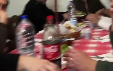 Inovacija za posluživanje gostiju oduševila internet! Pogledajte ovu snalažljivost