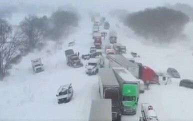 VIDEO Apokaliptične snimke iz zraka: Pogledajte lančani sudar stotinu vozila