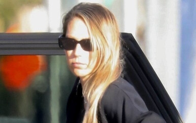 Ana Kurnjikova u šetnji nakon poroda