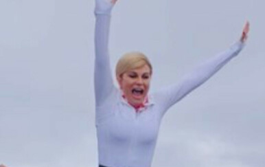 Kolinda Grabar-Kitarović skočila u ledeno more