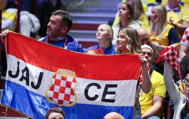 EHF ipak ''popustio'' s pjesmama: Na utakmici protiv Švedske orili se poznati hrvatski hitovi