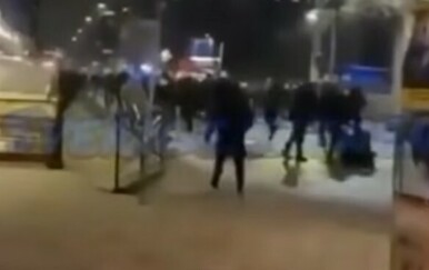 VIDEO Kaos na ulicama: Delije doputovale u grad u kojem se nalaze stotine Hrvata